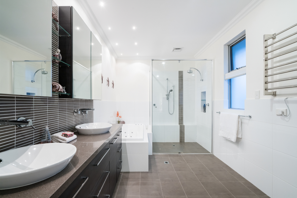 Large,Modern,Bathroom,Interior,With,Floor,To,Ceiling,Tiling,And